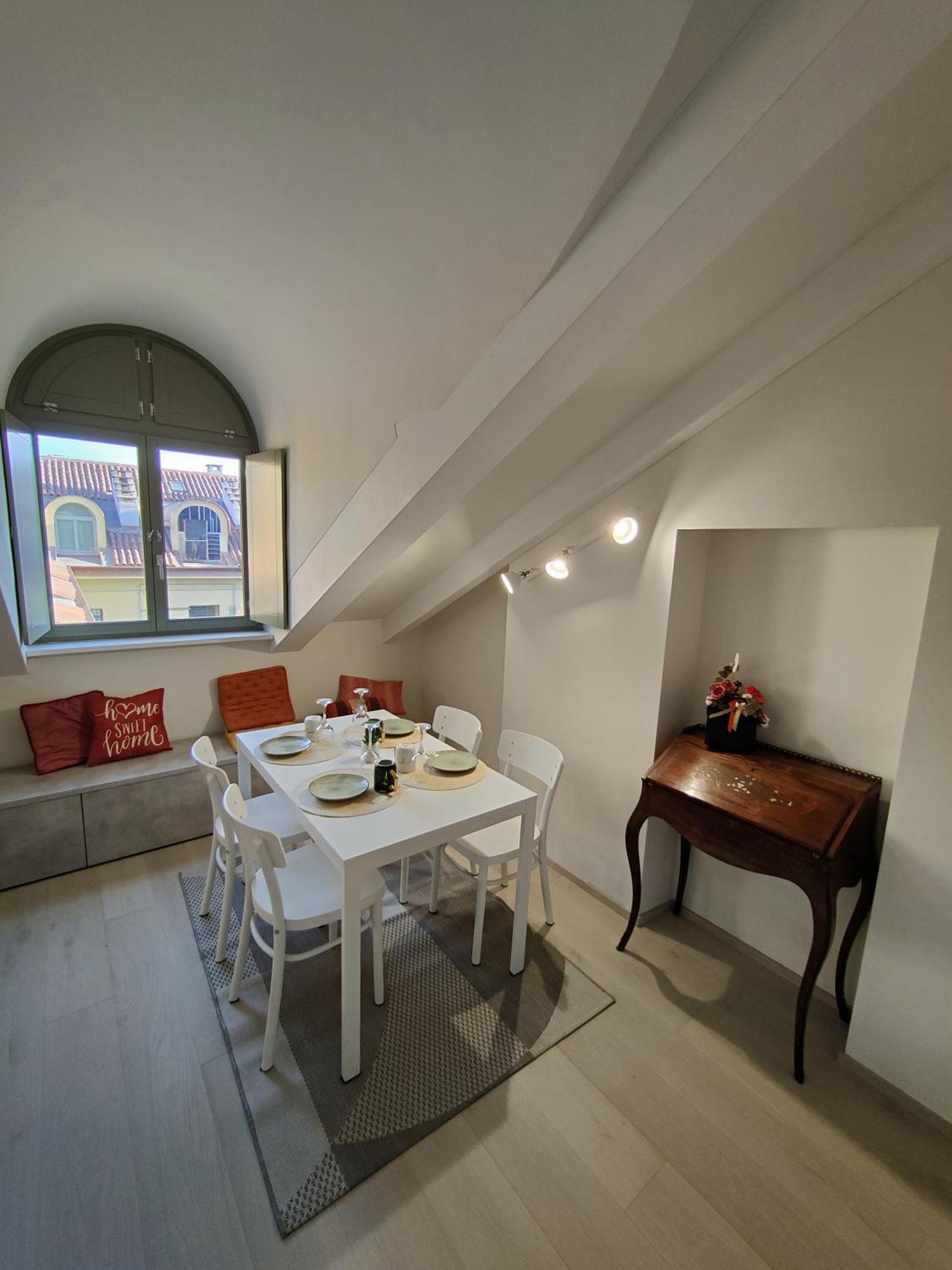 Ferienwohnung Mansarda Luxury: Lagrange Centro Turin Exterior foto
